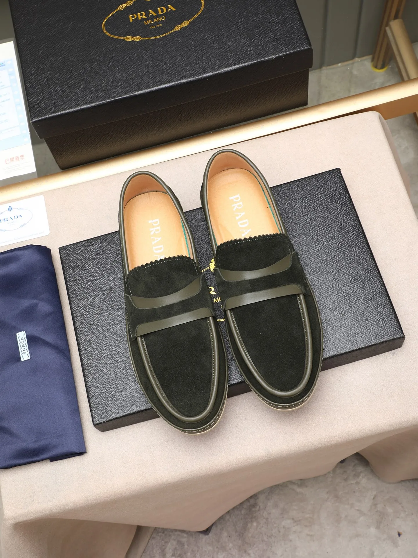 Men's men's shoes 💰P420 🆕🔥New update🔥👟PRADA (Prada) new products are released, imported soft cowhide, fashionable to allow air to penetrate the entire shoe, and the awesome shoes [strong] bring an extremely comfortable and breathable feeling! Beautiful inside and out! Exquisite workmanship, top-grade cowhide material, 😌Number: 38~44 (45 customized) 4 colors of black, blue, gray to choose from.